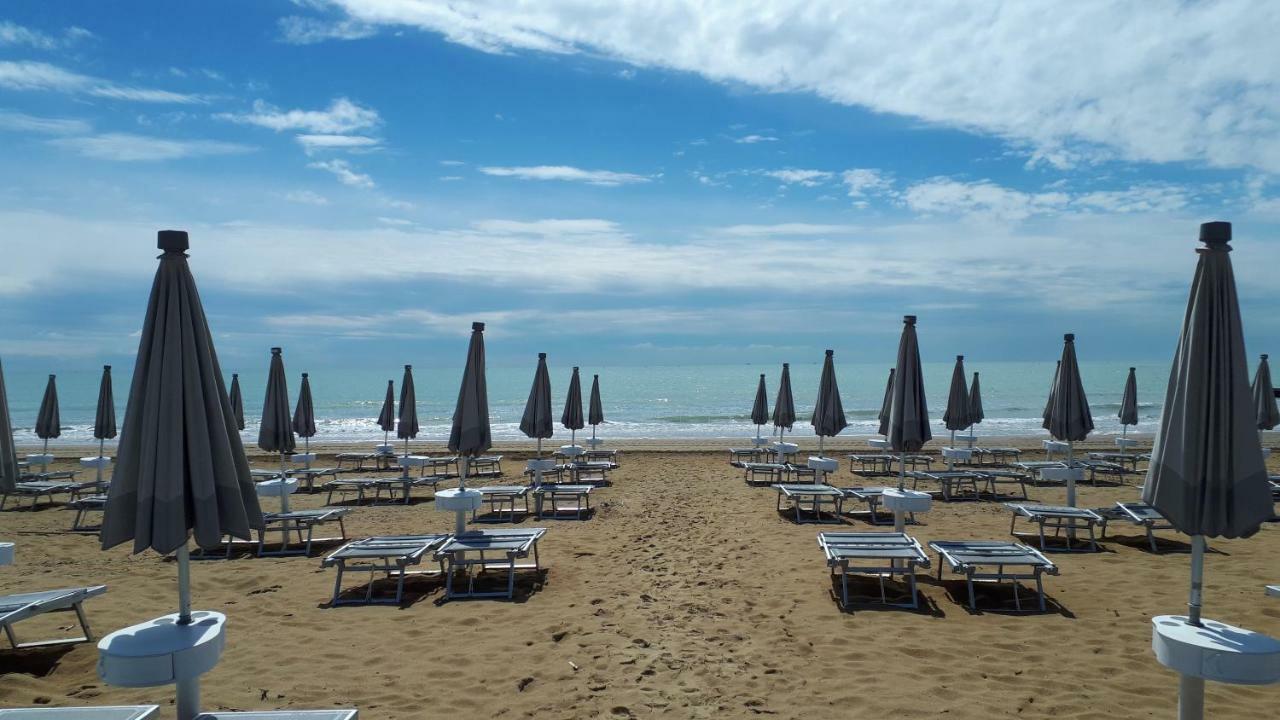 Hotel Villa Dina Lido di Jesolo Exterior foto